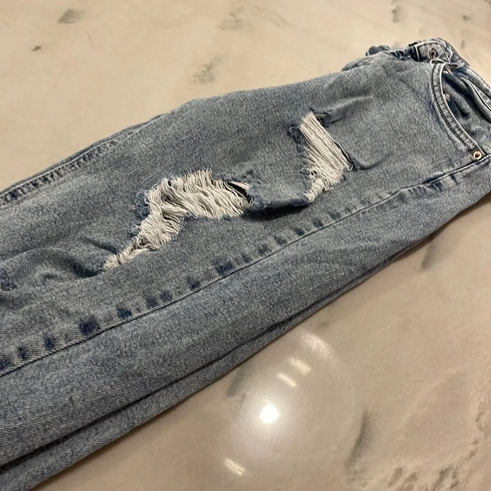 ACID WASH RIPPED JEANS - Picture 2 of 4